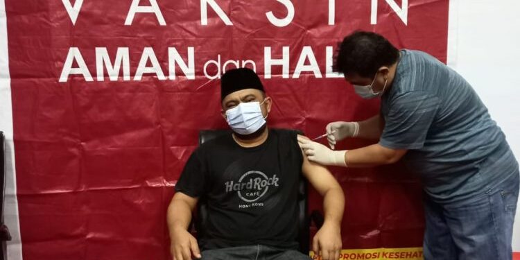 Ketua DPRD Kotamobagu Terima Vaksin Dosis Kedua