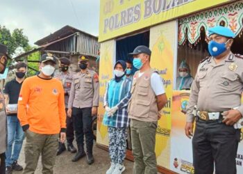 Bersama Kapolres Sachrul Tinjau Pos Penyekatan Boltim Kotamobagu