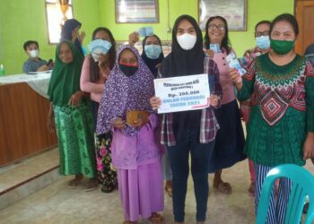 Pemdes Biontong Satu Salurkan BLT DD Bulan Februari