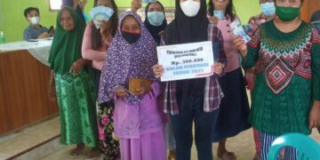 Pemdes Biontong Satu Salurkan BLT DD Bulan Februari