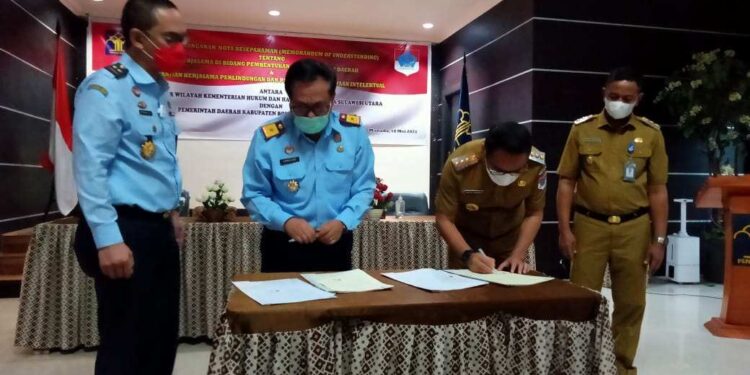 Kanwil Kemenkumham dan Pemkab Boltim Teken MoU Produk Hukum