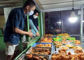 RM Islam Kotobangon Layani Konsumen Makan Sahur Selama Ramadhan
