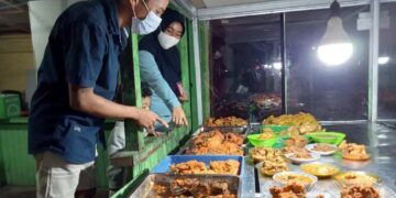 RM Islam Kotobangon Layani Konsumen Makan Sahur Selama Ramadhan