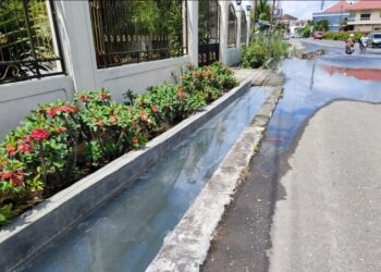 Menyebabkan Banjir, Masyarakat Dilarang Buang Sampah ke Saluran Drainase