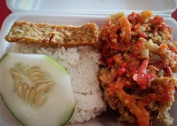 Ayam Geprek Rini Razak Banyak Diminati