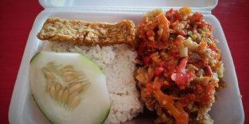 Ayam Geprek Rini Razak Banyak Diminati