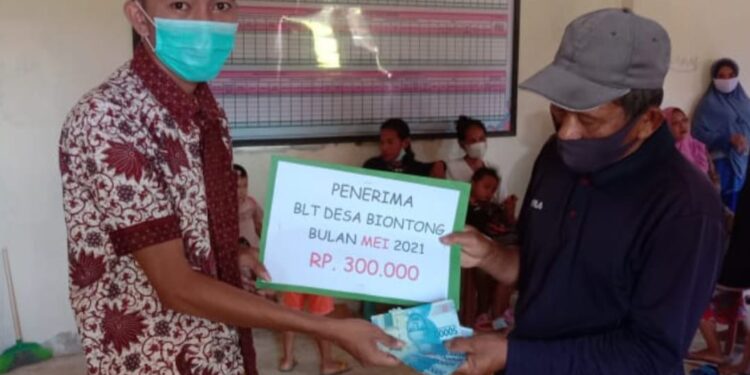 Masyarakat Biontong Induk Terima BLT DD Bulan Mei 2021