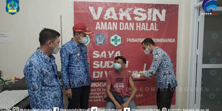 Iskandar Kamaru Monitoring Vaksinasi di 8 Puskesmas