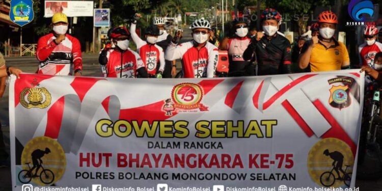 Sambut HUT Ke-75 Bhayangkara, Ketua DPRD Bolsel Ikuti Gowes Sehat