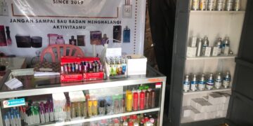 Ikhsan Raup Jutaan Rupiah Tiap Bulan di Usaha Parfum Miliknya