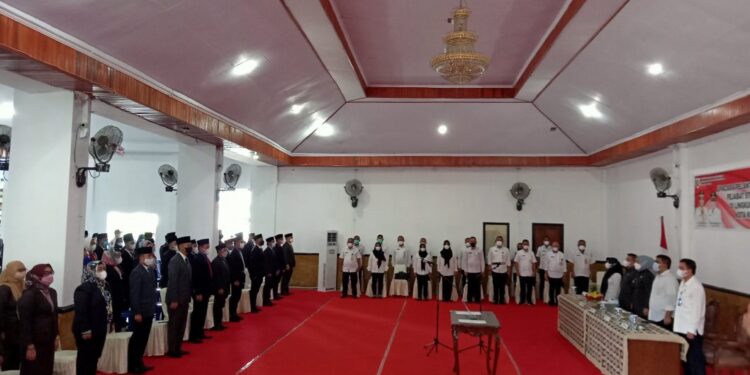 Tatong Bara Lantik 125 Pejabat Struktural dan Fungsional