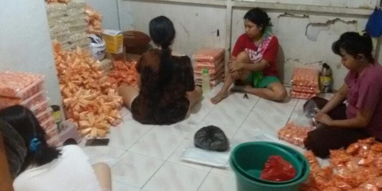 Mustapa Geluti Bisnis Kerupuk Sejak 2019