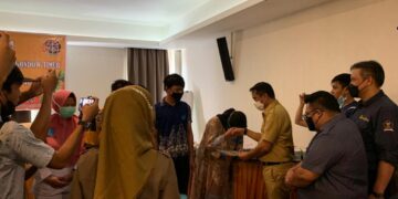 Sachrul Serahkan 1.000 Sertifikat Bidang Tanah Kepada Masyarakat Boltim