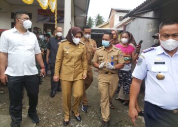 Turun Lapangan, Tatong Bara Tinjau Langsung Pelaksanaan Vaksinasi