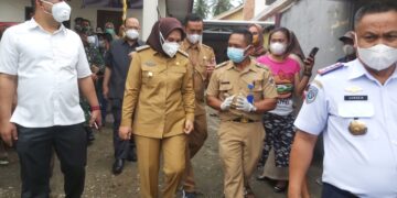 Turun Lapangan, Tatong Bara Tinjau Langsung Pelaksanaan Vaksinasi