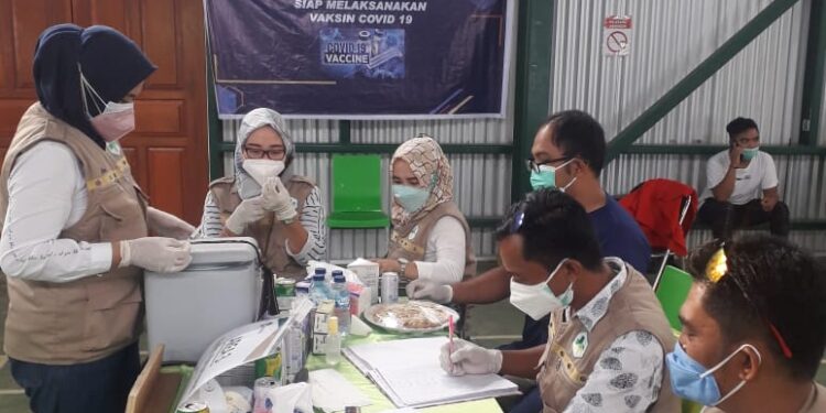 Puskesmas Tungoi Vaksinasi Karyawan PT JRBM