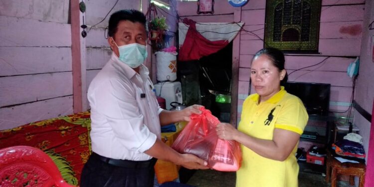 Baznas Boltim Salurkan Sembako dan Modal Usaha Untuk Masyarakat Bongkudai