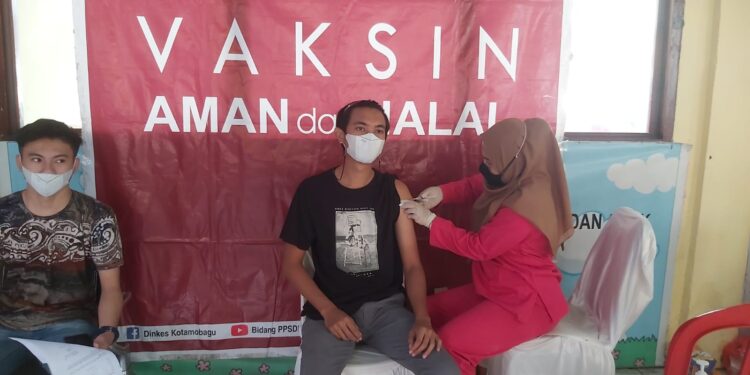 Peringati HAN, PPPA Kotamobagu Vaksin Ratusan Anak