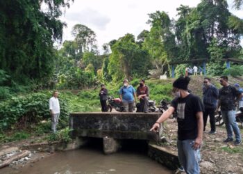 Diduga Tercemar, DPRD Boltim Tinjau Sungai Desa Buyat