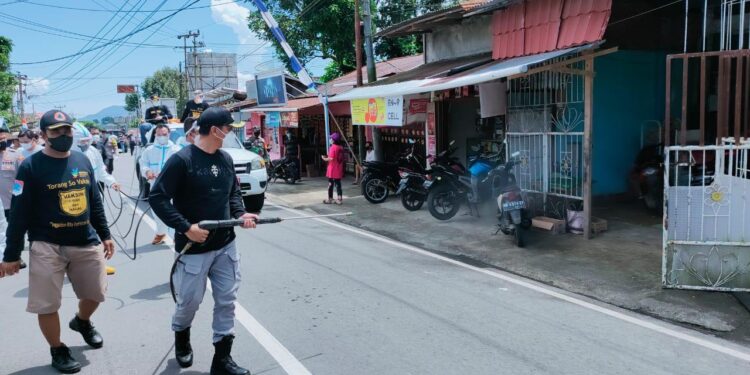 Bupati Boltim Pimpin Langsung Kegiatan Penyemprotan Desinfektan