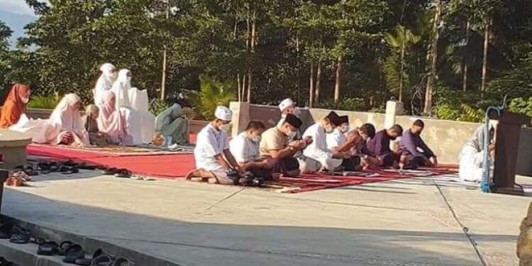 Terapkan Prokes, Tatong Bara dan Nayodo Sholat Idul Adha di Tempat Berbeda