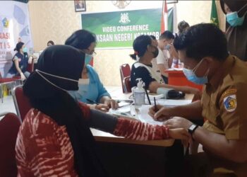 Kerja Sama dengan Dinkes Kotamobagu, Keluarga Kejari Lakukan Vaksinasi