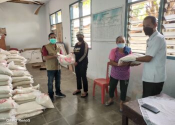 Kelurahan Imandi Salurkan Bantuan Sosial