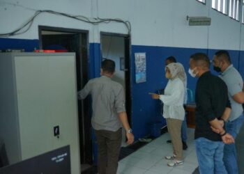 Tatong Bara Pantau Langsung Proses Pengujian Kendaraan Bermotor