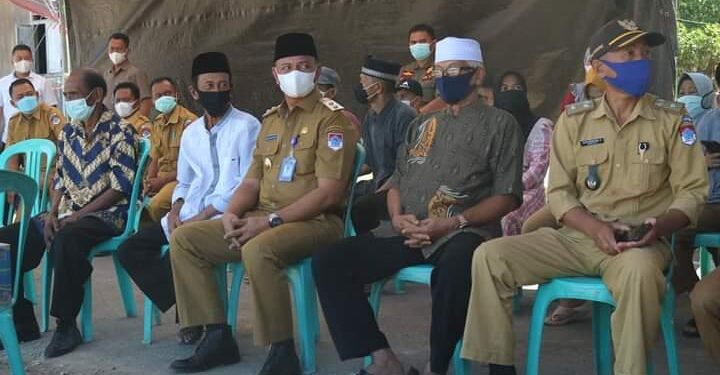 Wabup Oskar Hadiri Peletakan Batu Pertama Masjid Al Mu’minun Desa Buyat Selatan