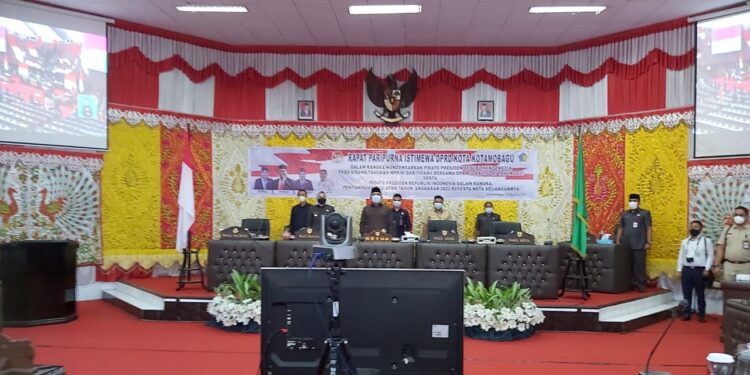 Hadiri Rapat Paripurna, Wali Kota Kotamobagu Dengarkan Pidato Presiden