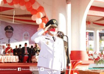 Wabup Abdul Hamid Pimpin Upacara Penurunan Bendera HUT Ke-76 RI