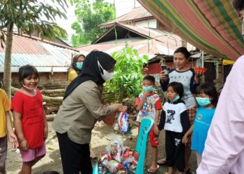 DP3A Kotamobagu Salurkan Bantuan Sekaligus Beri Trauma Healing Bagi Anak Korban Kebakaran