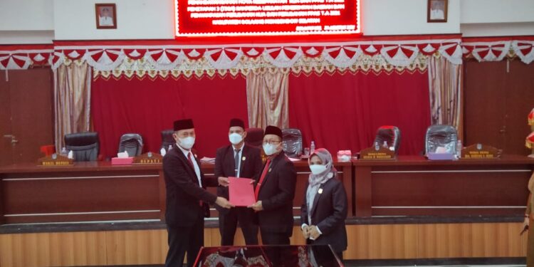 Bupati Bolsel Hadiri Tiga Agenda Paripurna