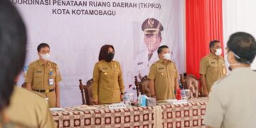 Didampingi Nayodo, Tatong Bara Tandatangani Revisi RTRW 2014-2034