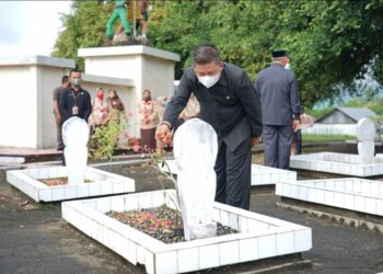 Jelang HUT RI ke 76, Nayodo Tabur Bunga di TMP Mongkonai