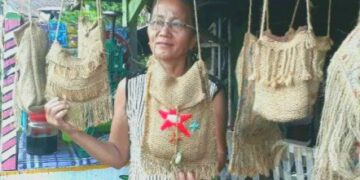 Berbahan Dasar Karung Goni, Sahrini Buat Kerajinan Tangan Menarik