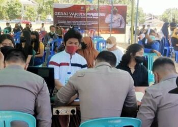 Warga Boltim Antusias Ikuti Vaksinasi Massal