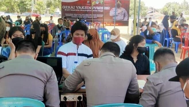 Warga Boltim Antusias Ikuti Vaksinasi Massal