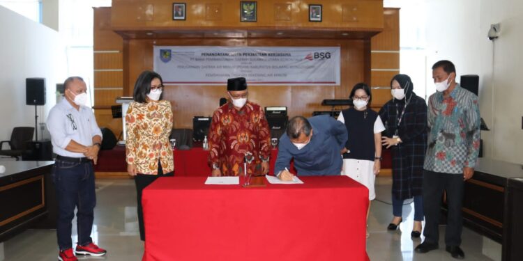 Disaksikan Bupati Yasti, PDAM Bolmong dan Bank SulutGo Tandatangani Perjanjian Kerja Sama