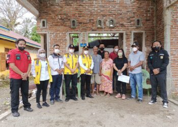 Balai P2P Sulut Gelar Pemasangan Peneng BSPS Secara Simbolis