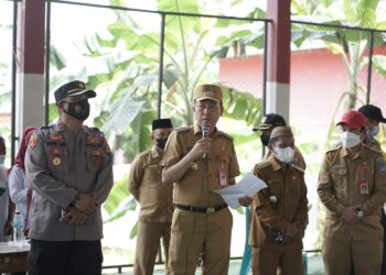 Didampingi Camat Posigadan, Bupati Tinjau Vaksinasi ASN