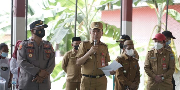 Didampingi Camat Posigadan, Bupati Tinjau Vaksinasi ASN