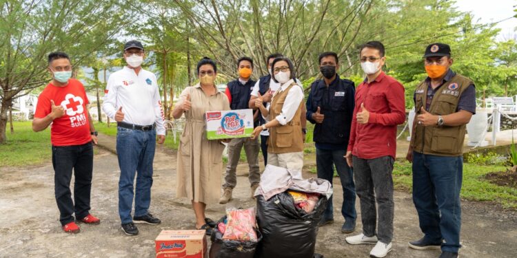 Bupati Yasti Terima Bantuan Untuk Korban Banjir dari Bupati Sitaro