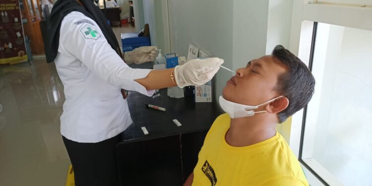 Wartawan Biro Bolmong Jalani Rapid Test Antigen