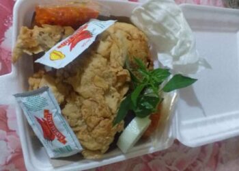 Banyak Peminat, Yumi Gunakan Pemasaran Pisang Coklat dan Ayam Gepreknya Lewat Medsos