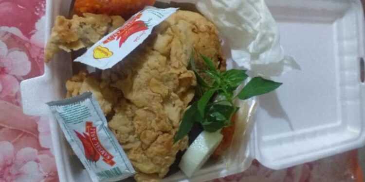 Banyak Peminat, Yumi Gunakan Pemasaran Pisang Coklat dan Ayam Gepreknya Lewat Medsos