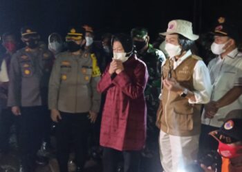 Bupati Yasti Sambut Mensos Tri Rismaharini Tinjau Lokasi Bencana