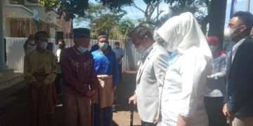 Mulai Menempati Rudis, Bupati Dan Ketua TP-PKK Boltim, Dijemput Secara Adat