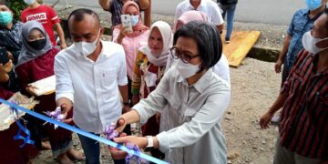 Yasti Resmikan Balai Desa dan Sekretariat Pemuda Bakan