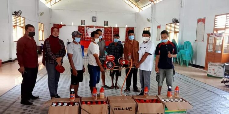 Dorong Pemulihan Ekonomi Bobi Nupulo Salurkan Bantuan untuk Petani